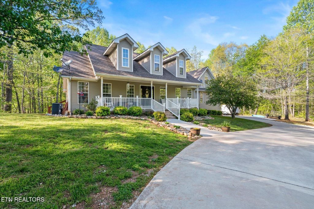 Photo of 394 Brunner Rd, Sweetwater, TN 37874 (MLS # 1304097)