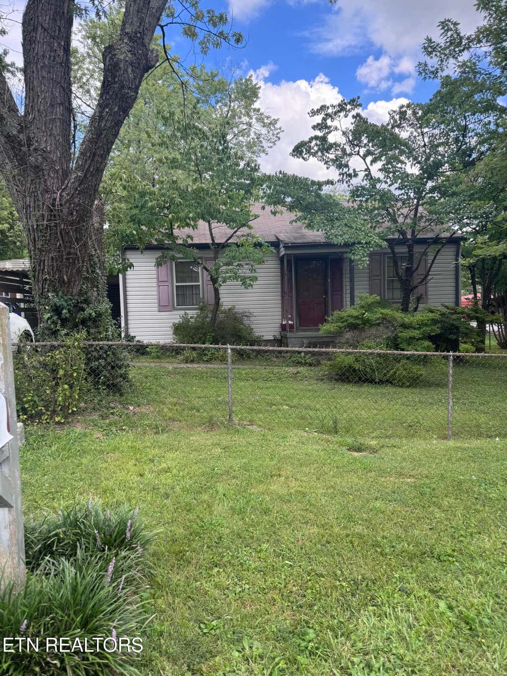Photo of 2318 Boxwood Lane, Knoxville, TN 37917 (MLS # 1351138)