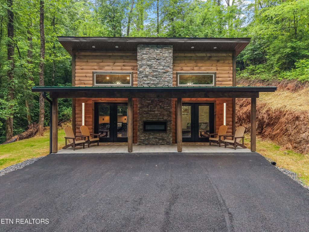 Photo of 2036 Ridge Rd #16, Pigeon Forge, TN 37863 (MLS # 1340119)