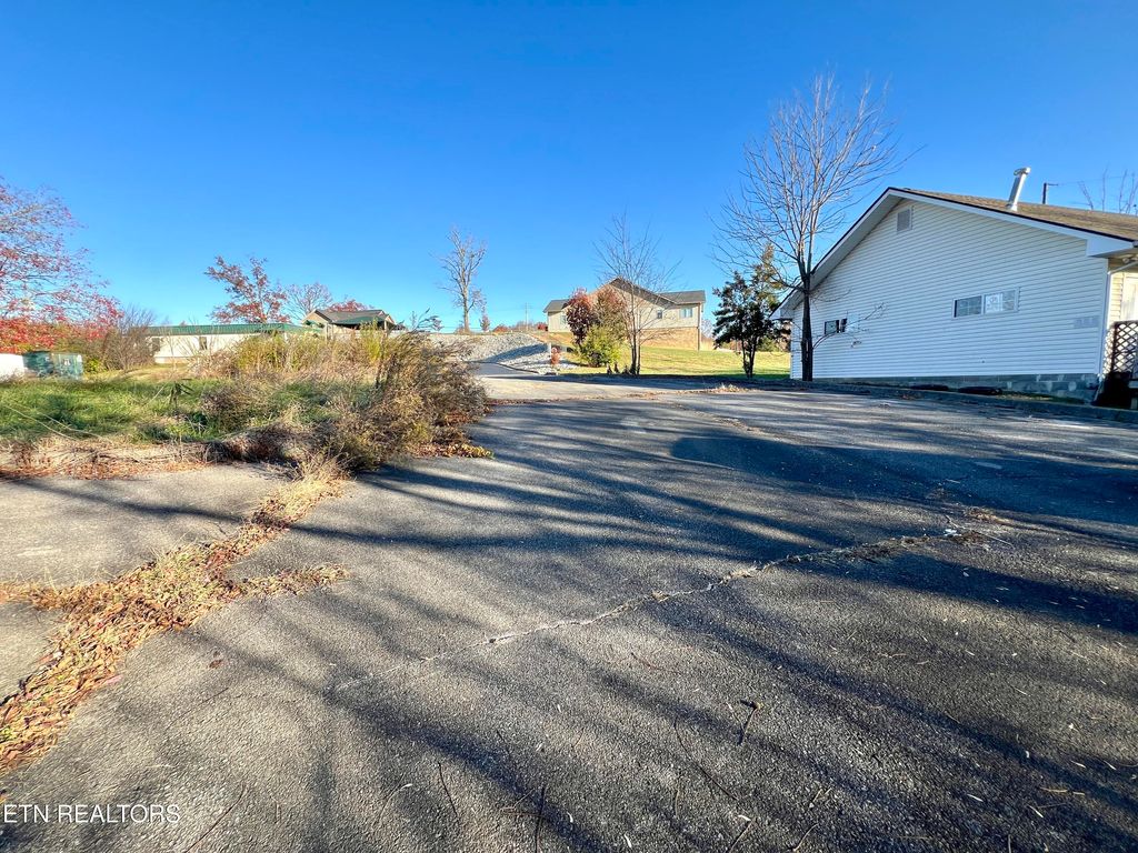 Photo of 1117 Oak Cluster Drive, Sevierville, TN 37862 (MLS # 1321622)