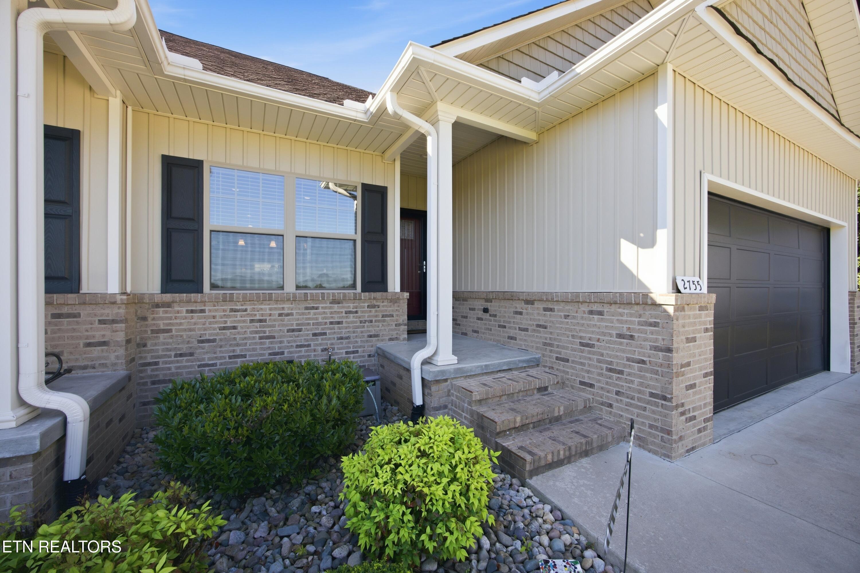 2753/2755 Highway 39W