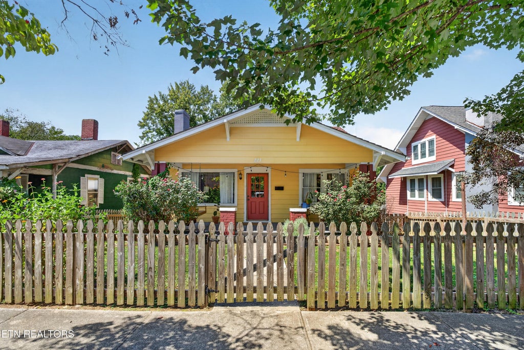 Photo of 223 E Churchwell Ave, Knoxville, TN 37917 (MLS # 1354570)