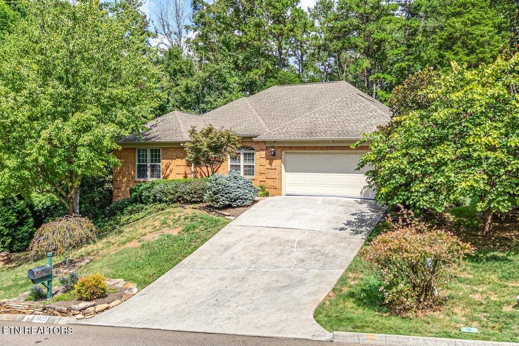 Photo of 1402 Coachman Lane, Knoxville, TN 37919 (MLS # 1301089)