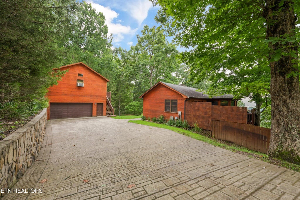 Photo of 1186 Deerfield Way, LaFollette, TN 37766 (MLS # 1353117)