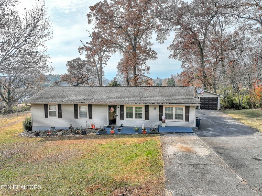 Photo of 923 Panorama Drive, Maryville, TN 37801 (MLS # 1322723)