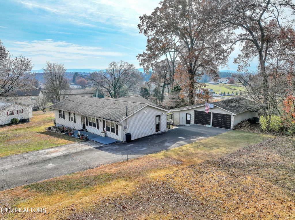 Photo of 923 Panorama Drive, Maryville, TN 37801 (MLS # 1322723)