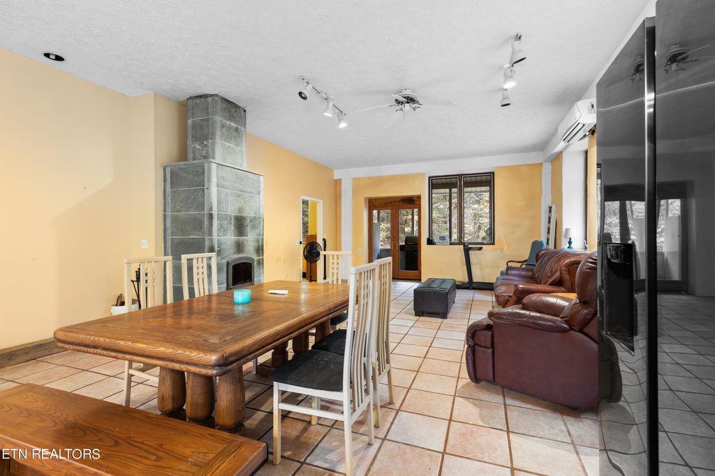 Photo of 1650 Indian Creek Rd, Thorn Hill, TN 37881 (MLS # 1245101)