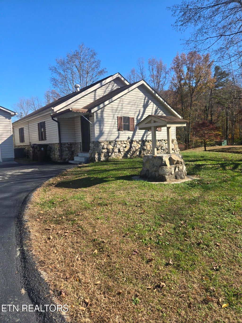 Photo of 152 Batley Loop Rd, Clinton, TN 37716 (MLS # 1321762)