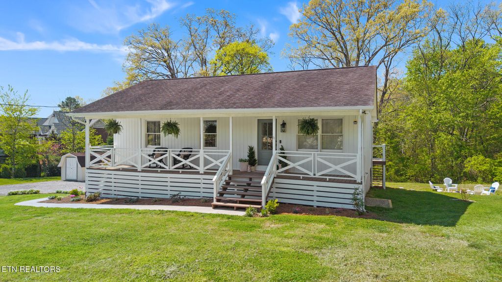 Photo of 8001 Helen Drive, Powell, TN 37849 (MLS # 1336449)