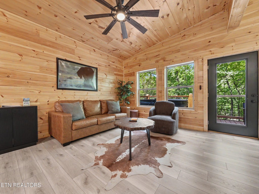 Photo of 24072412 Ridgehigh Pass, Sevierville, TN 37876 (MLS # 1354218)