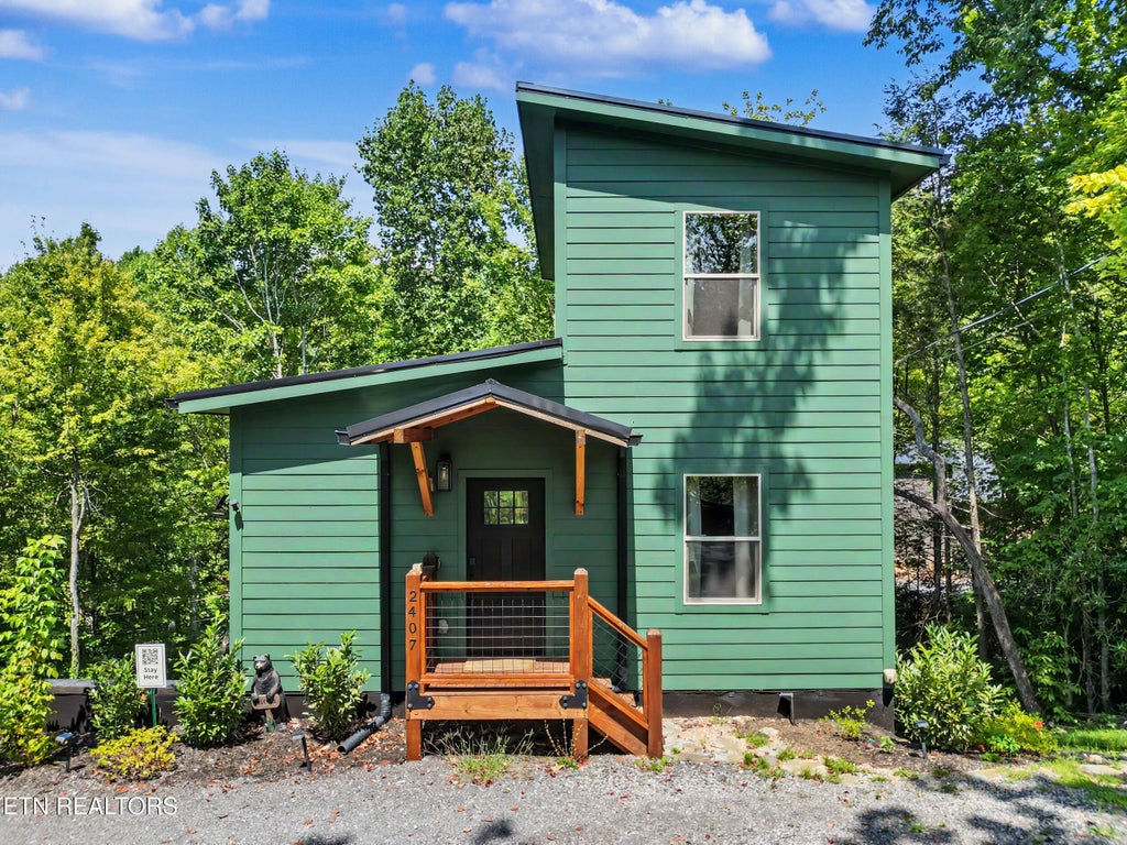 Photo of 24072412 Ridgehigh Pass, Sevierville, TN 37876 (MLS # 1354218)