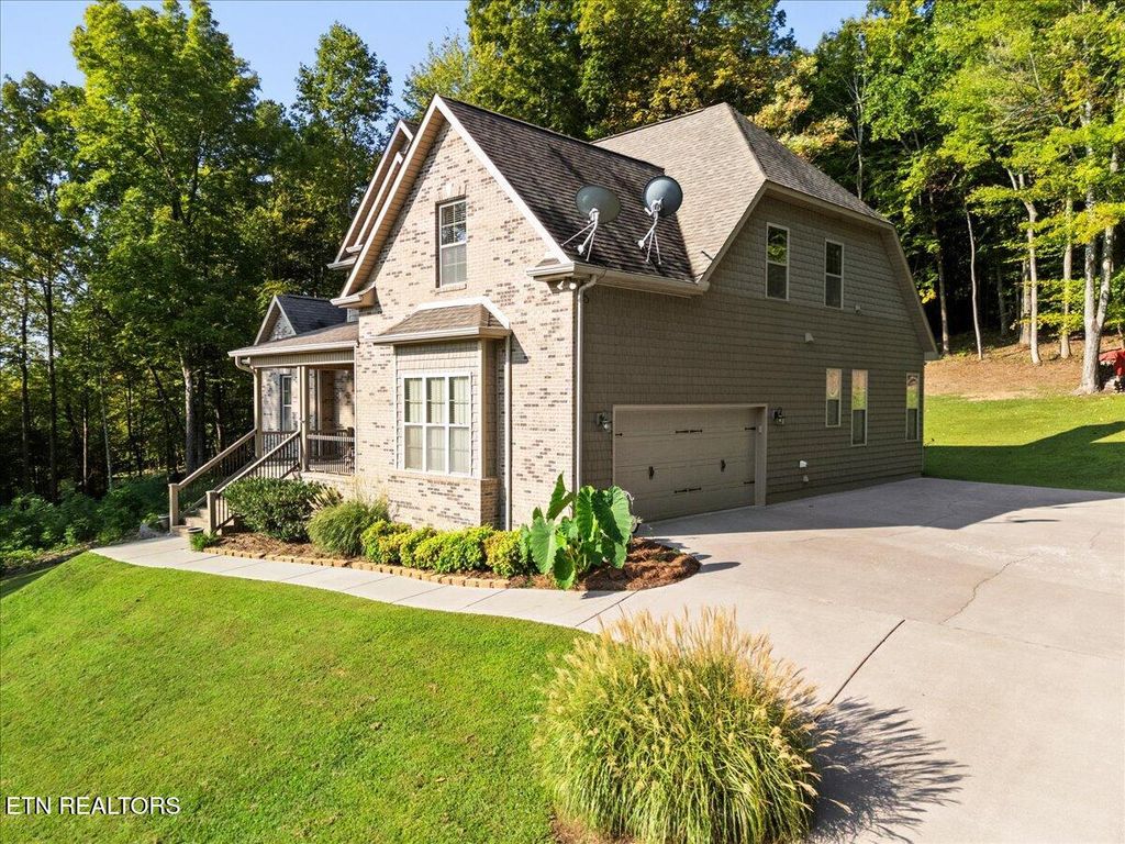 Photo of 449 Hickory Pointe Ln Pt, Maynardville, TN 37807 (MLS # 1315418)