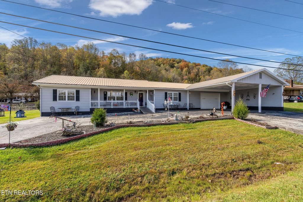 Photo of 4921 W CUMBERLAND Ave, Middlesboro, KY 40965 (MLS # 1319805)