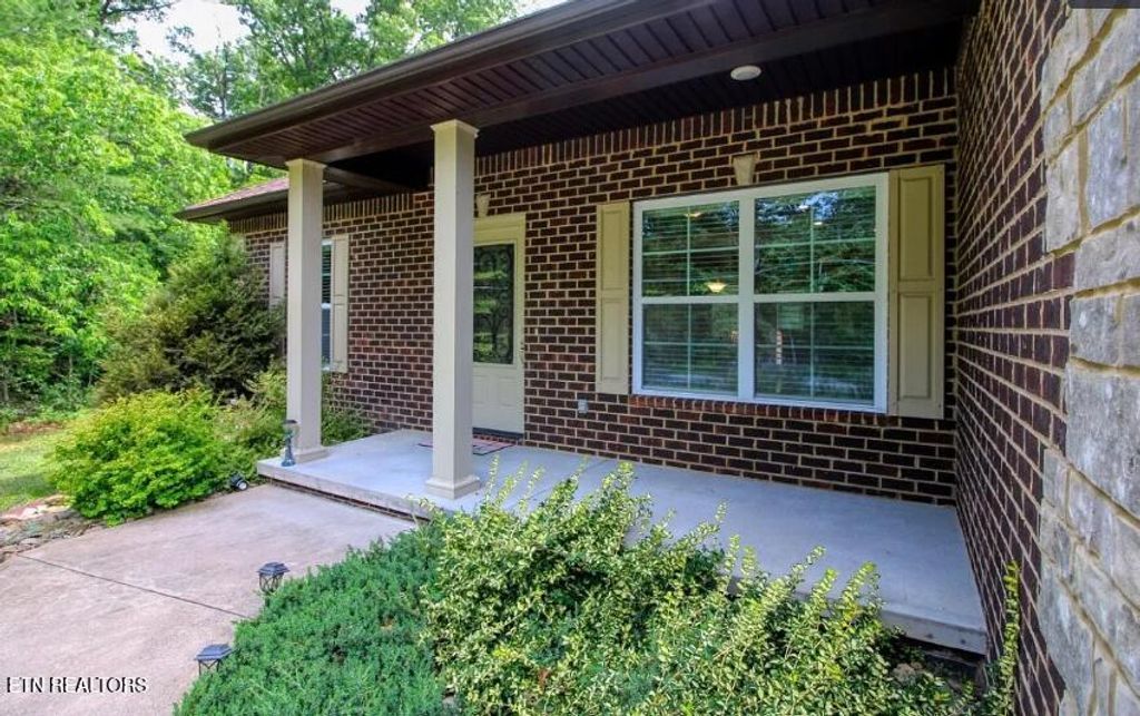 Photo of 450 Beachwood Drive, Crossville, TN 38558 (MLS # 1334259)