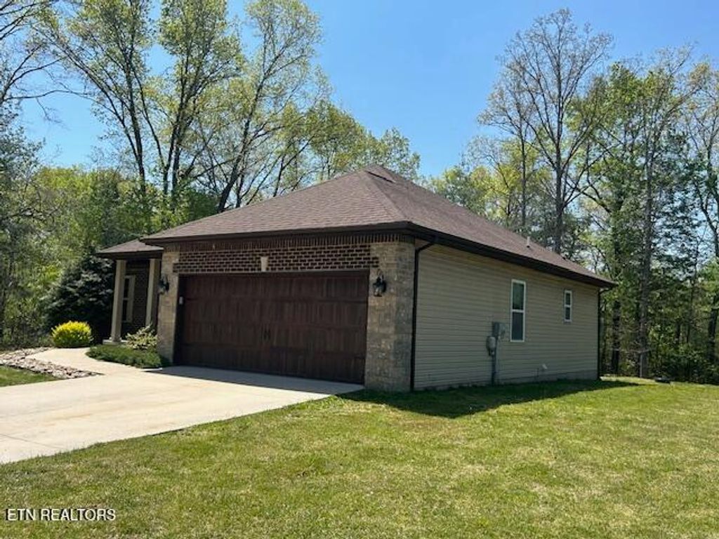 Photo of 450 Beachwood Drive, Crossville, TN 38558 (MLS # 1334259)