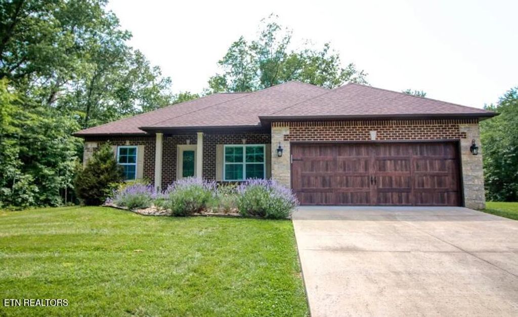 Photo of 450 Beachwood Drive, Crossville, TN 38558 (MLS # 1334259)