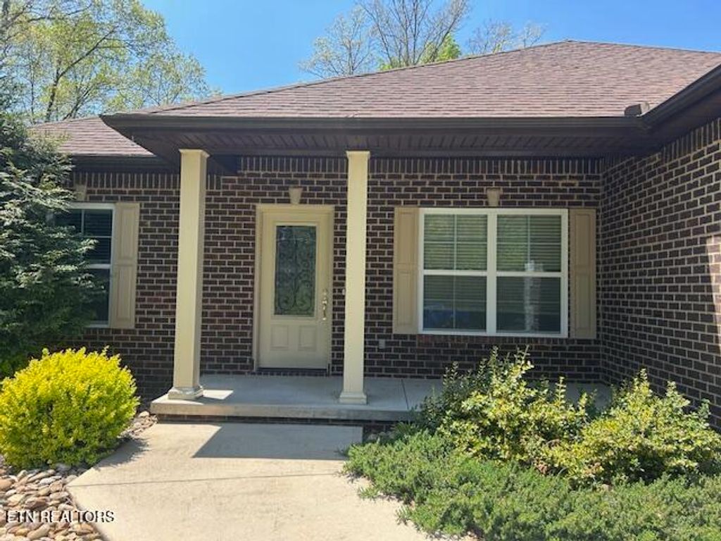 Photo of 450 Beachwood Drive, Crossville, TN 38558 (MLS # 1334259)