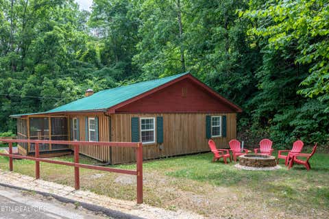 Photo of 2604 McCarter Lane, Sevierville, TN 37876 (MLS # 1347167)