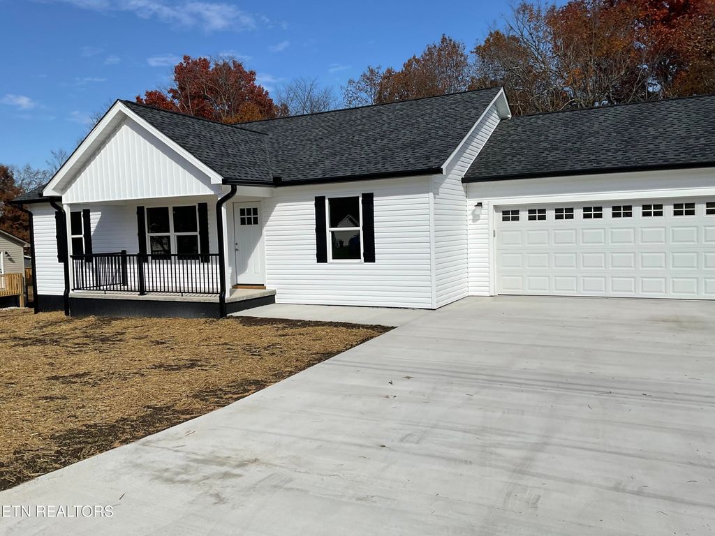 Photo of 115 E Ridge Drive, Crossville, TN 38555 (MLS # 1322282)