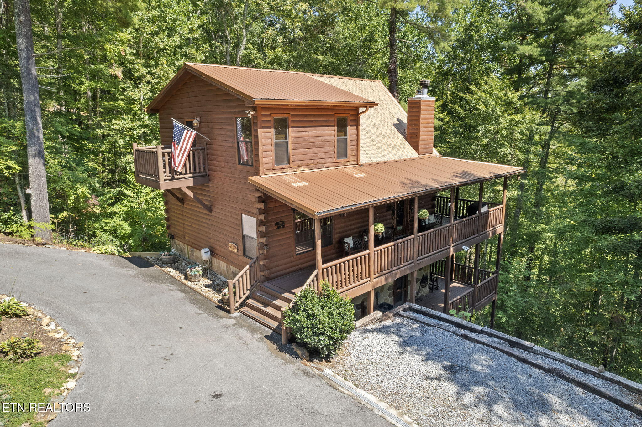 2439 Woodside Lane