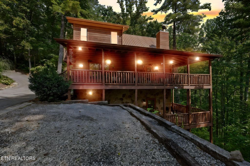 Photo of 2439 Woodside Lane, Sevierville, TN 37862 (MLS # 1315823)