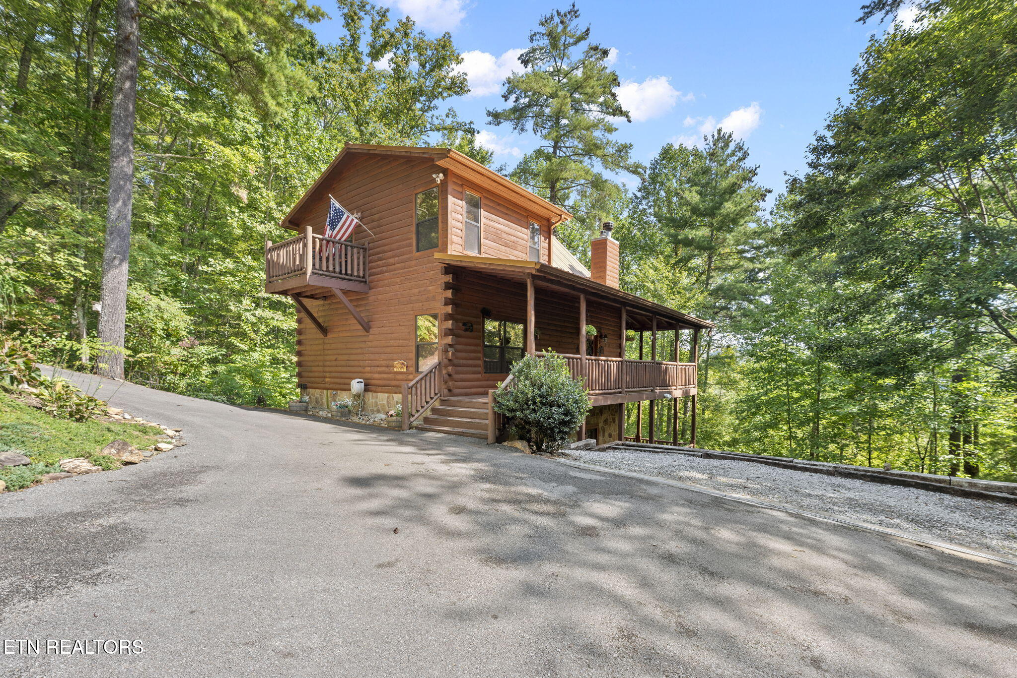 2439 Woodside Lane