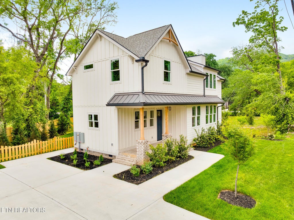 Photo of 1402 W 55th St, Chattanooga, TN 37409 (MLS # 1352062)