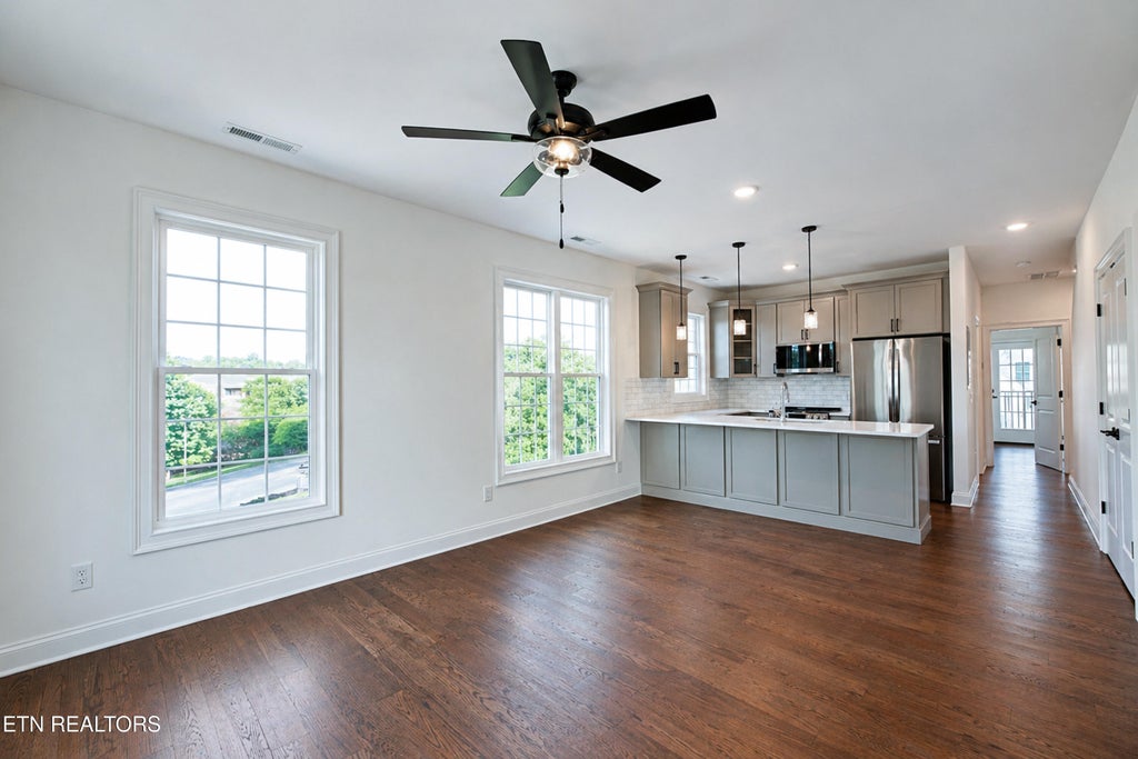 Photo of 410 E Church Ave, Maryville, TN 37804 (MLS # 1344859)