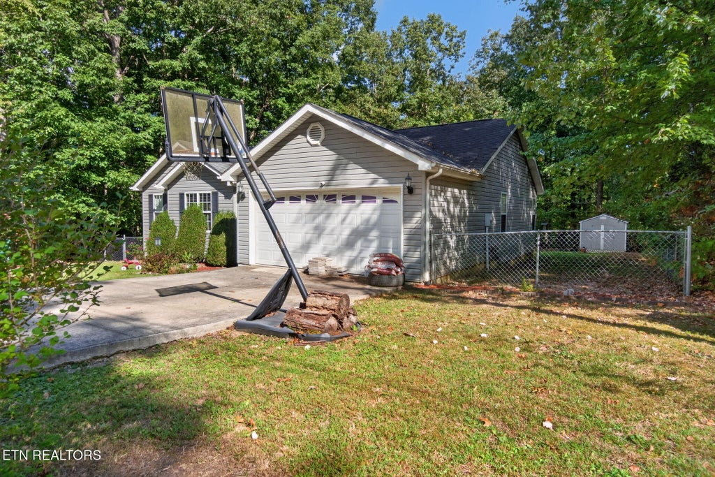Photo of 1020 Ewa Drive, Crossville, TN 38572 (MLS # 1355509)