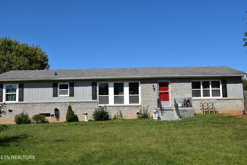 Photo of 2401 Capri Drive, Knoxville, TN 37912 (MLS # 1318406)