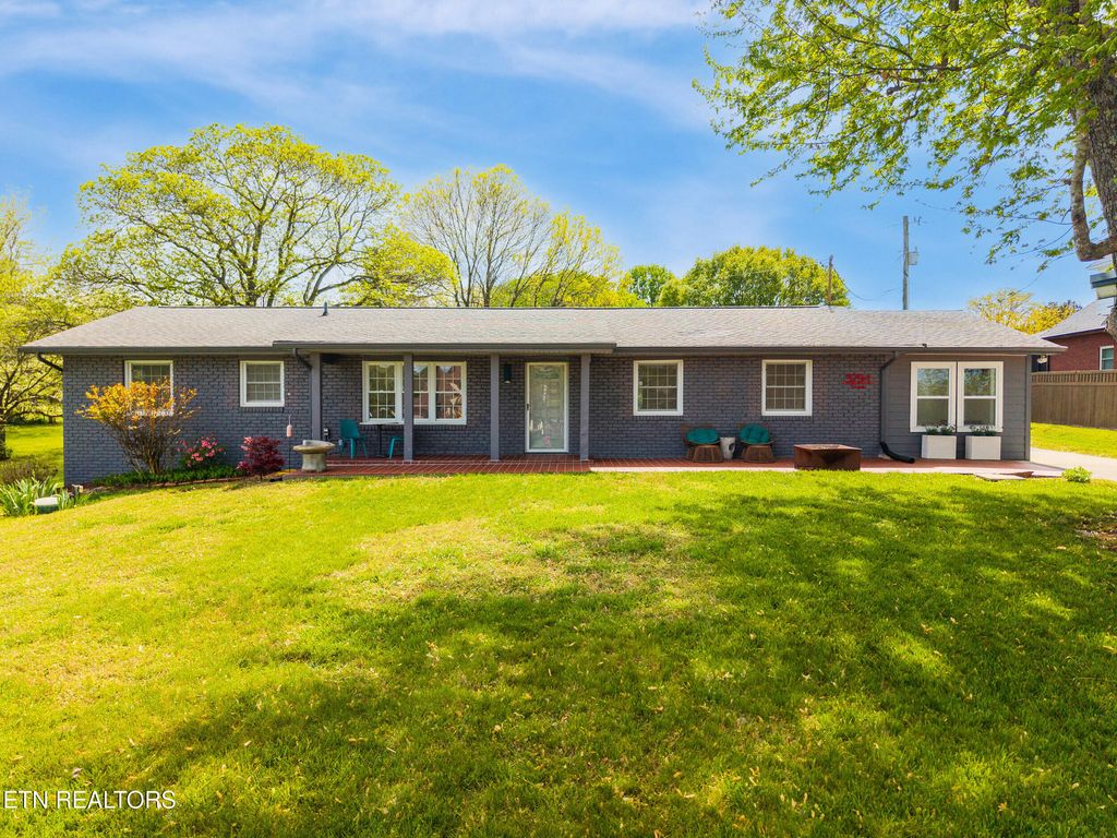 Photo of 3794 Scenic Drive, Lenoir City, TN 37772 (MLS # 1335825)