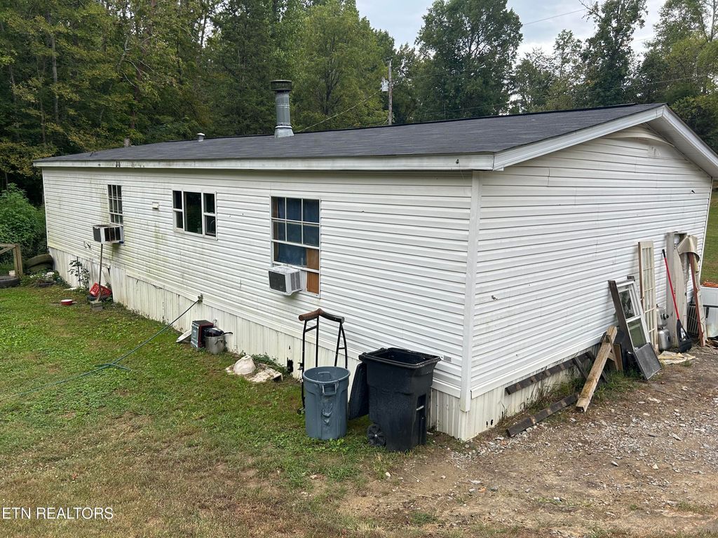 Photo of 112 Hickory Grove Loop, Madisonville, TN 37354 (MLS # 1277066)