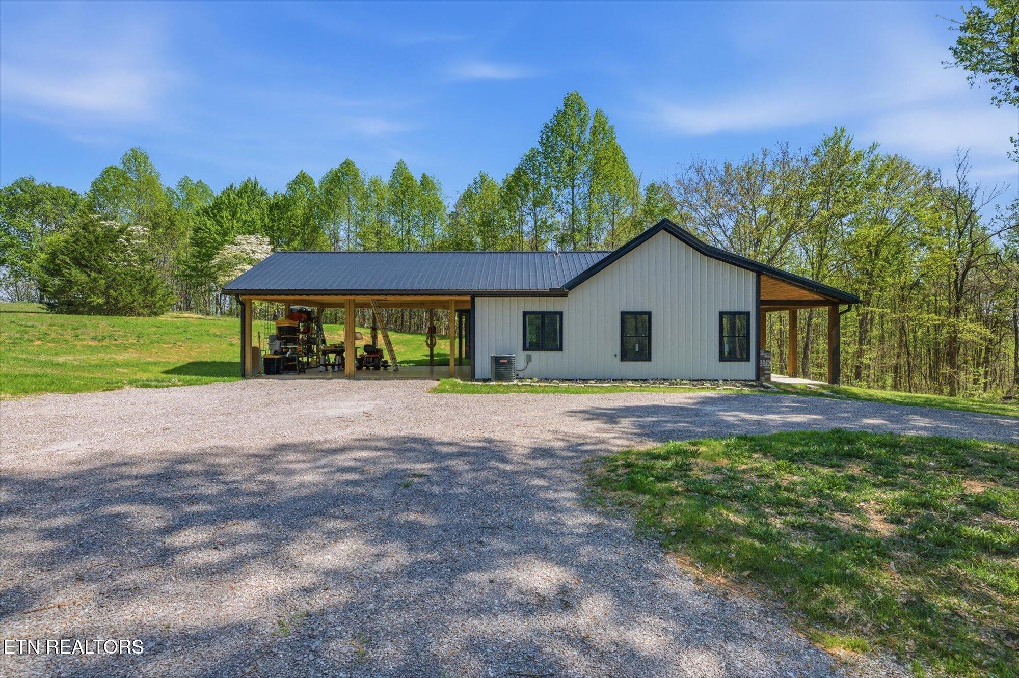 8212 Barker Rd