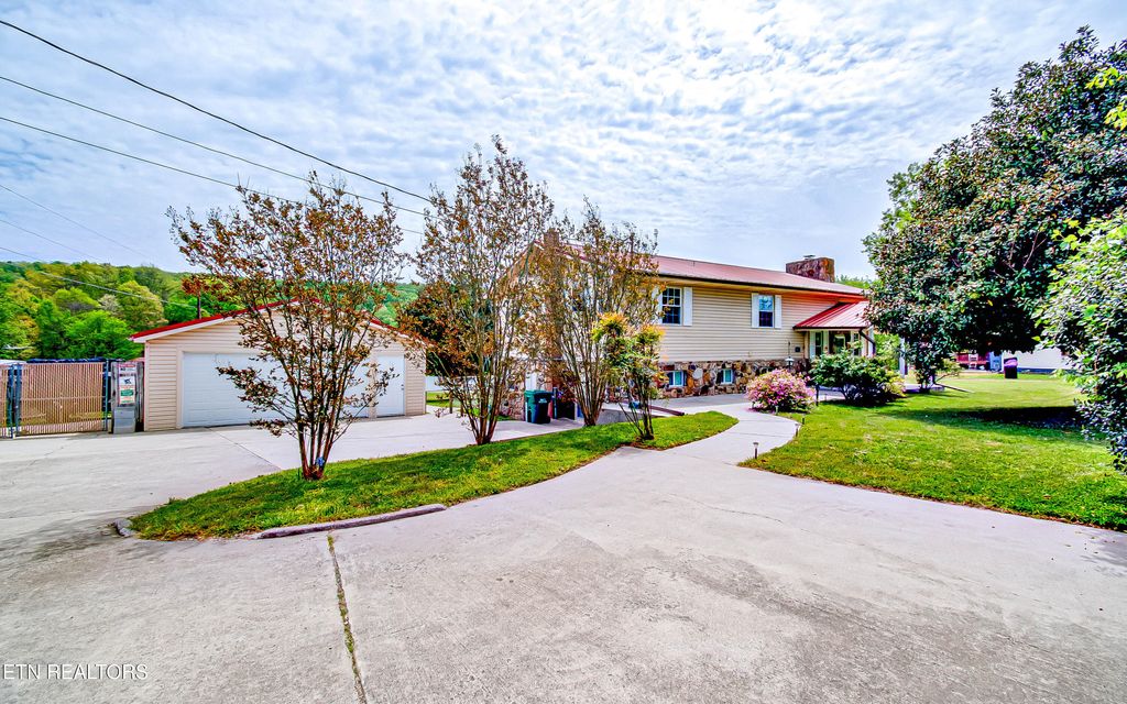 Photo of 4533 Hines Valley Rd, Lenoir City, TN 37771 (MLS # 1336708)