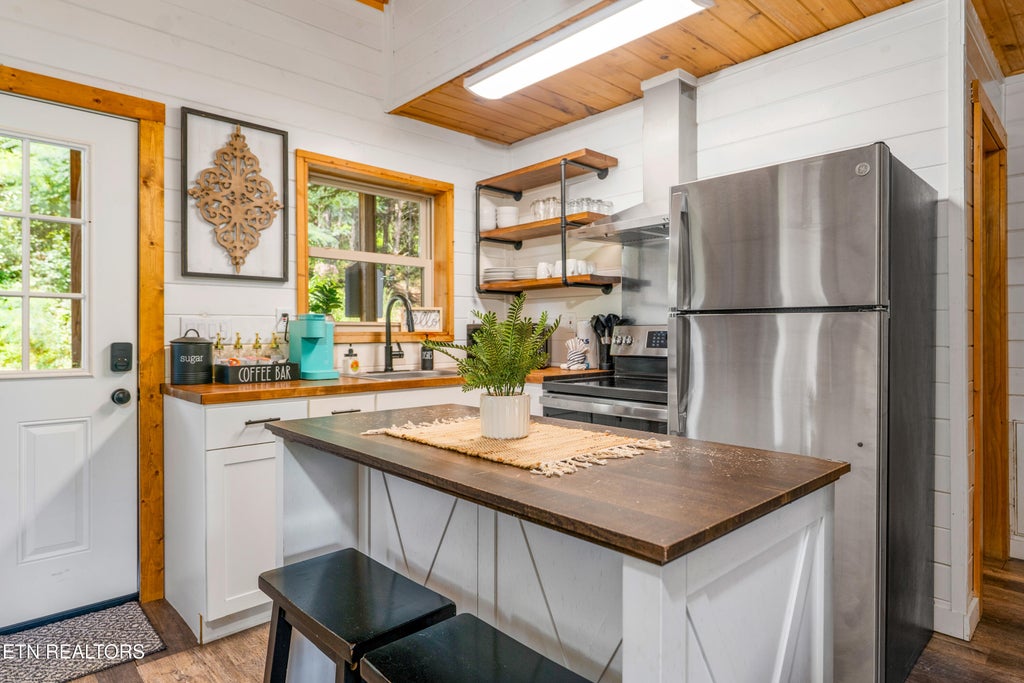 Photo of 1805 Shady Grove Rd, Sevierville, TN 37876 (MLS # 1353681)