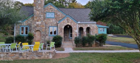 Photo of 318 E Meeting St, Dandridge, TN 37725 (MLS # 1326908)