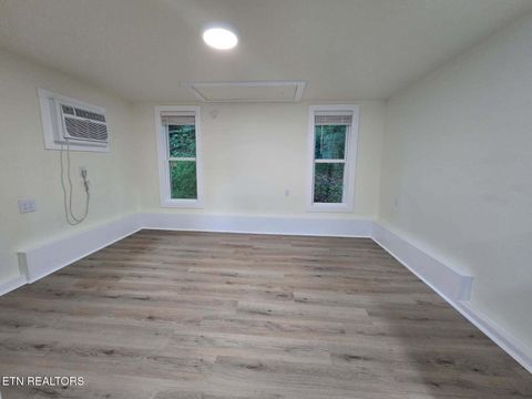 Tiny photo for 318 E Meeting St, Dandridge, TN 37725 (MLS # 1326908)