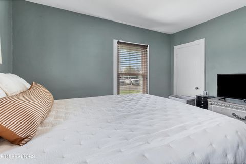 Tiny photo for 128 Wooddale St, Maryville, TN 37801 (MLS # 1332701)