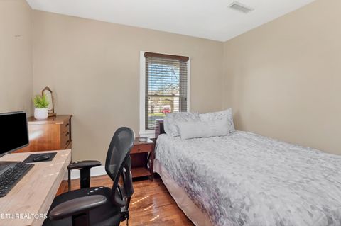 Tiny photo for 128 Wooddale St, Maryville, TN 37801 (MLS # 1332701)