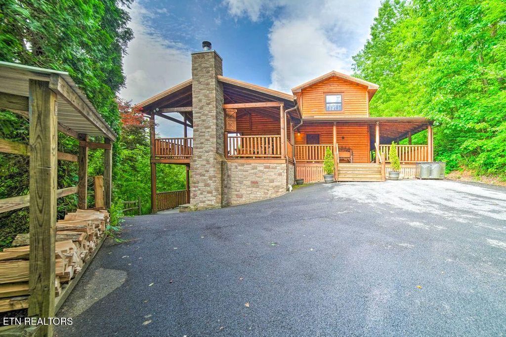 Photo of 4750 Townsend Drive, Gatlinburg, TN 37738 (MLS # 1306304)