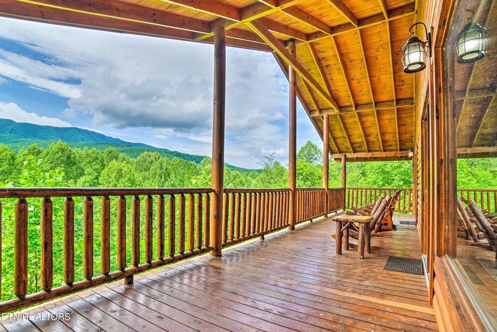 Photo of 4750 Townsend Drive, Gatlinburg, TN 37738 (MLS # 1306304)