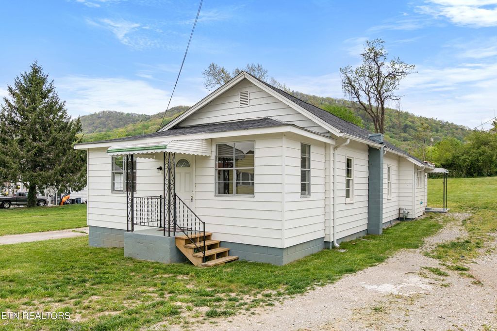 Photo of 311 E Prospect St, LaFollette, TN 37766 (MLS # 1337182)