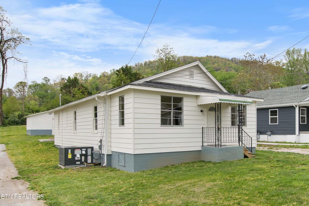 Photo of 311 E Prospect St, LaFollette, TN 37766 (MLS # 1337182)