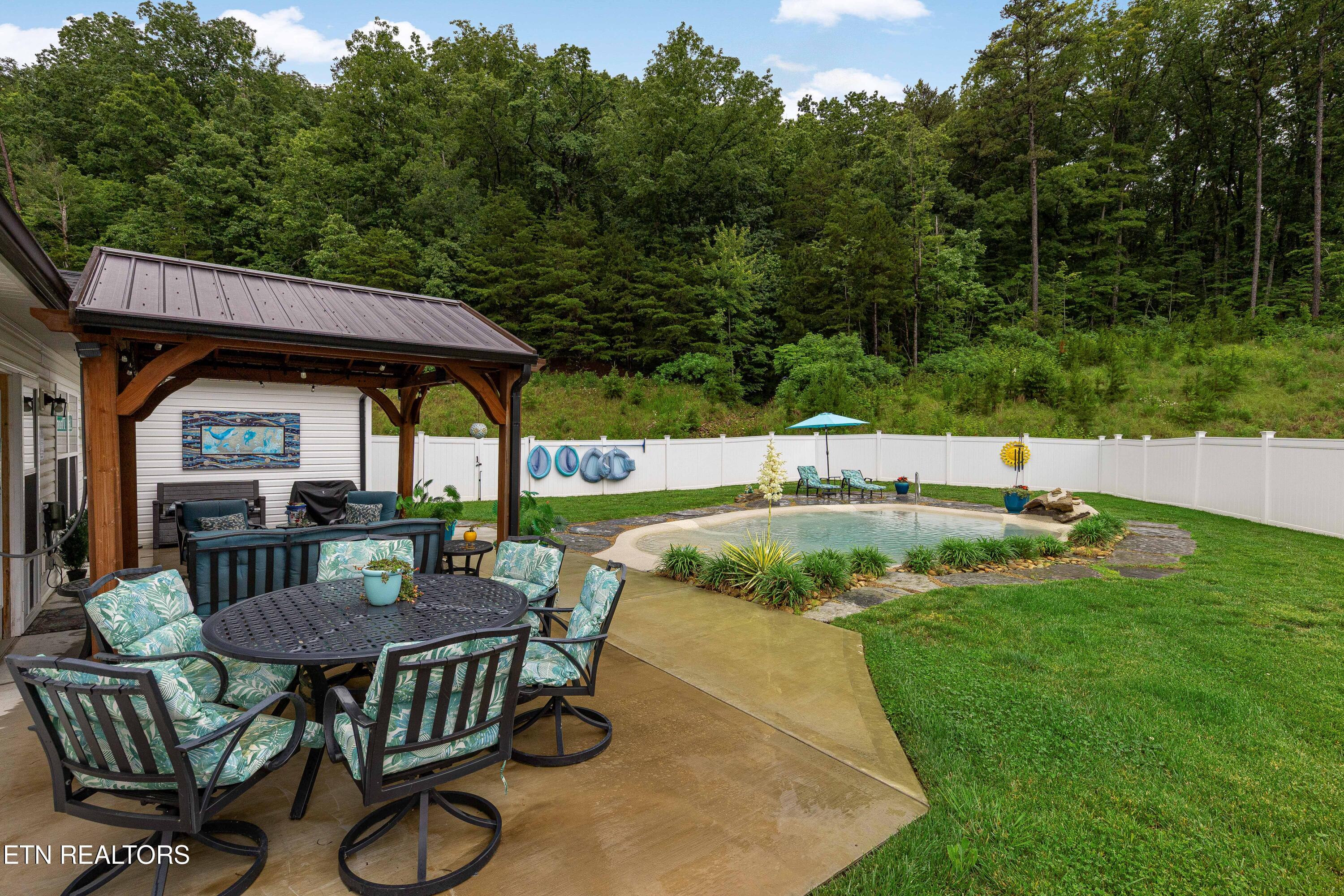 2560 Eppie Cove Lane