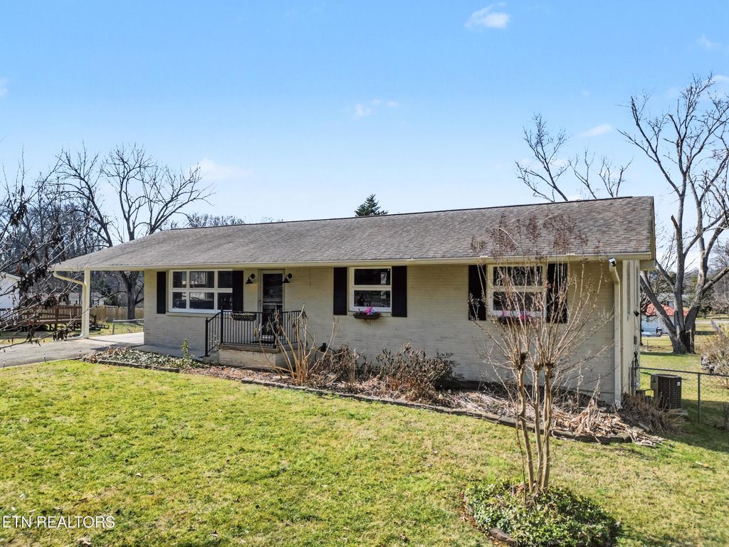 Photo of 209 Wakefield Rd, Knoxville, TN 37922 (MLS # 1329331)