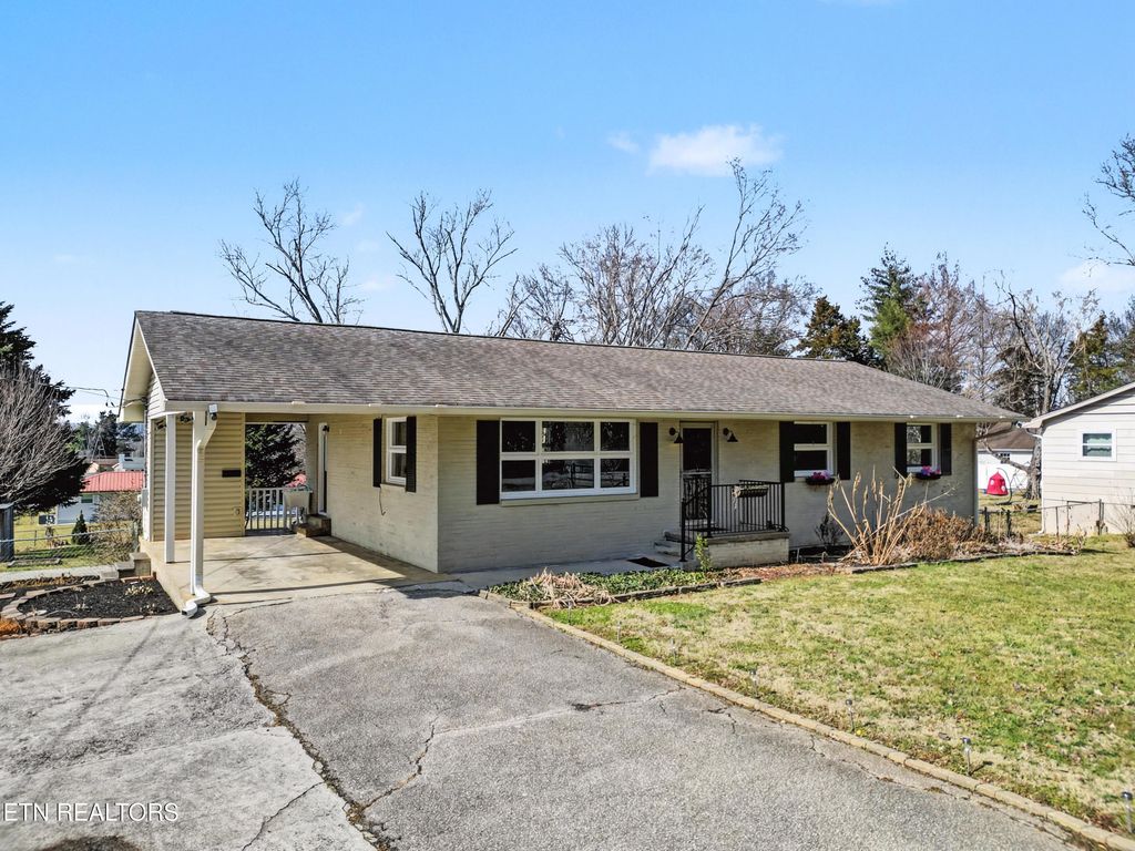 Photo of 209 Wakefield Rd, Knoxville, TN 37922 (MLS # 1329331)