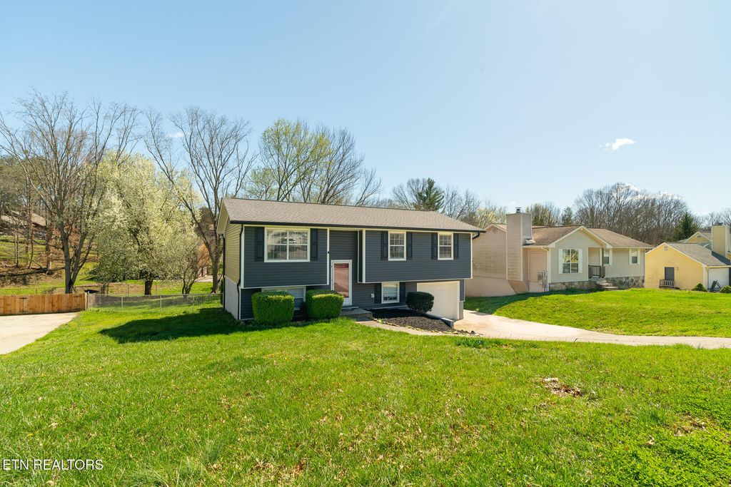 Photo of 7536 Inverrary Circle, Knoxville, TN 37918 (MLS # 1332889)