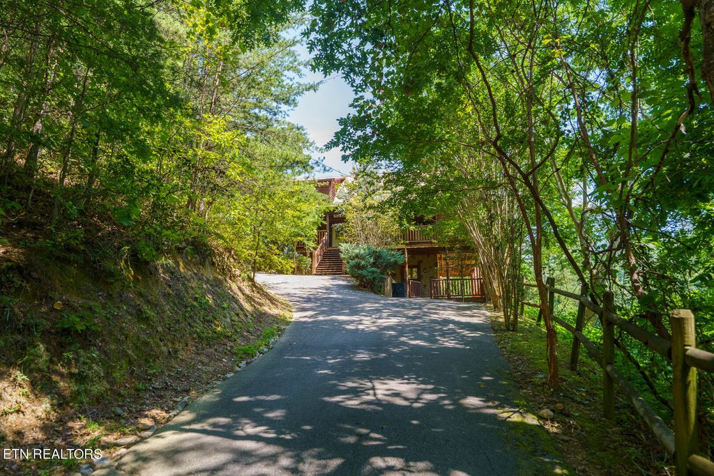 Photo of 1314 Rocky Top Way, Townsend, TN 37882 (MLS # 1238273)
