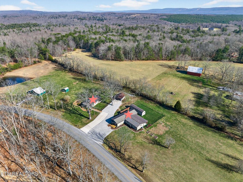 Photo of 24902496 Chestnut Hill Rd, Crossville, TN 38571 (MLS # 1327192)