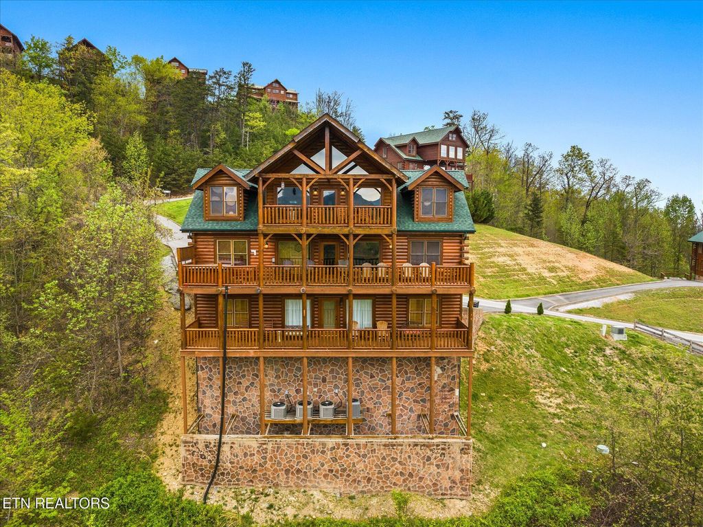 Photo of 2722 Mountain Preserve Drive, Sevierville, TN 37862 (MLS # 1321621)
